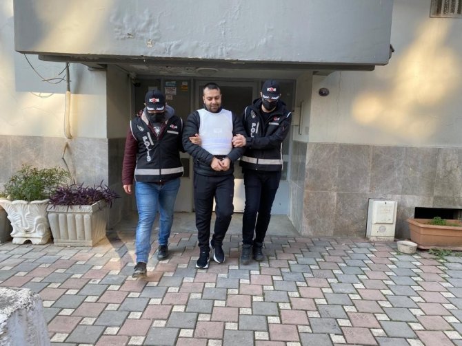 Suç Örgütü Lideri, İ̇zmir Polisinin Amansız Takibiyle Yakalandı