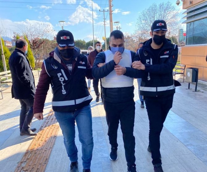 Suç Örgütü Lideri, İ̇zmir Polisinin Amansız Takibiyle Yakalandı