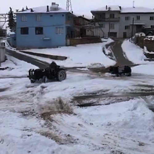 Denizli’de Traktörle Karda Traksky Keyfi