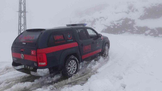 Diyaliz Hastasını Umke Ekipleri, Kapalı Köy Yolunu Aşarak Kurtardı