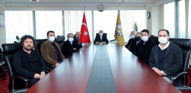 Edirne’de Akademisyenler Kitaplarını Rektör Tabakoğlu’na Takdim Etti