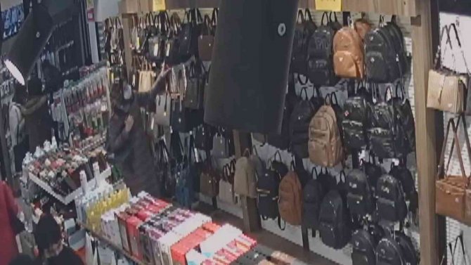 Yaşlısı Soğukkanlı, Genci Acemi: Elazığ’daki 2 Farklı Hırsızlık Olayı Güvenlik Kamerasında