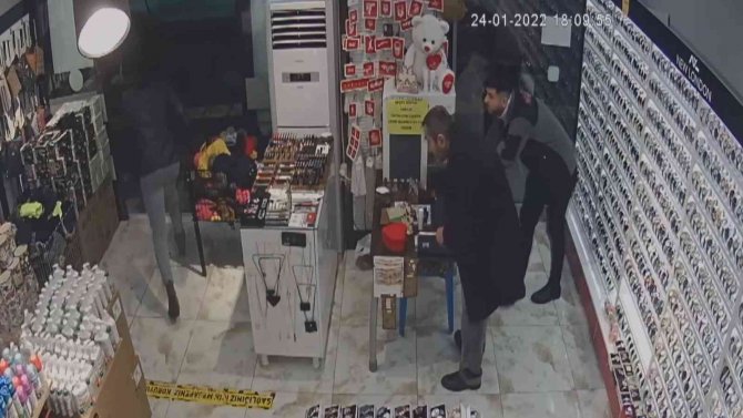 Yaşlısı Soğukkanlı, Genci Acemi: Elazığ’daki 2 Farklı Hırsızlık Olayı Güvenlik Kamerasında