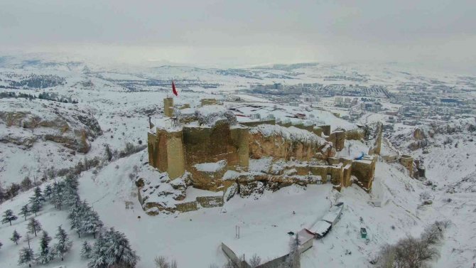 Elazığ Beyaza Büründü, Medeniyetler Beşiği Harput’ta Kartpostallık Görüntüler Oluştu