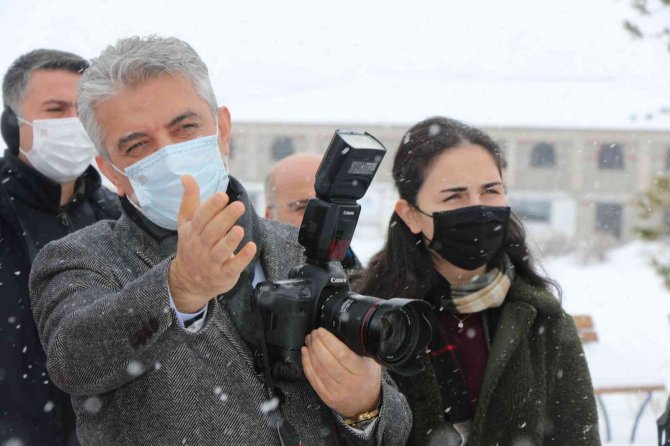 “Erzincan’da Kış Fotoğraf Maratonu” Vali Makas’ın Deklanşöre Basmasıyla Başladı