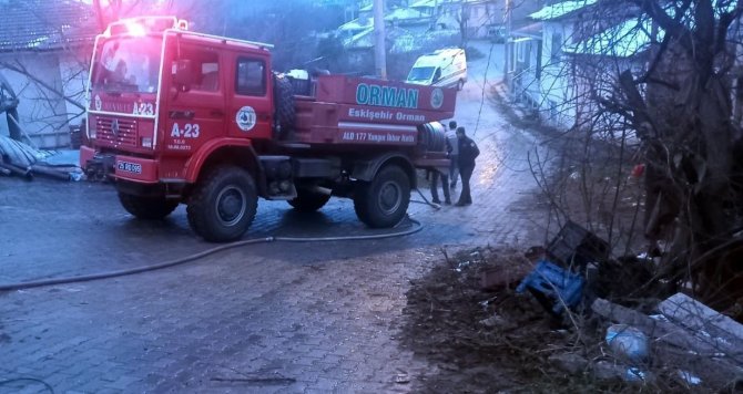 Ev Yangınlarına İtfaiye Ve Orman Teşkilatından Ortak Müdahale