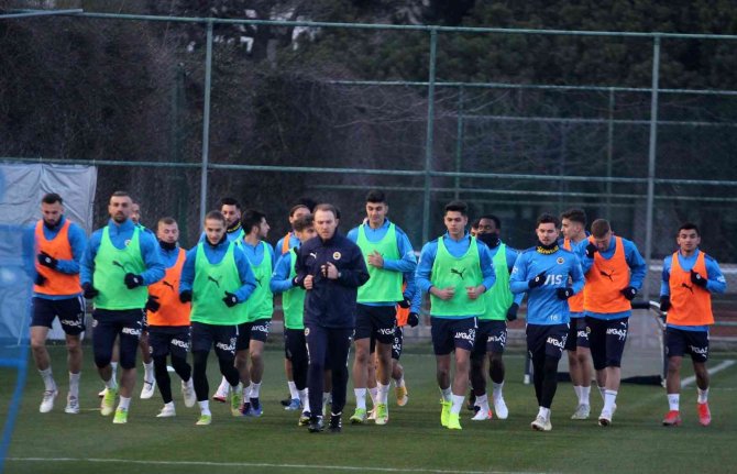 Fenerbahçe Antalya’da İlk Antrenmanını Gerçekleştirdi