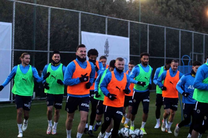 Fenerbahçe Antalya’da İlk Antrenmanını Gerçekleştirdi