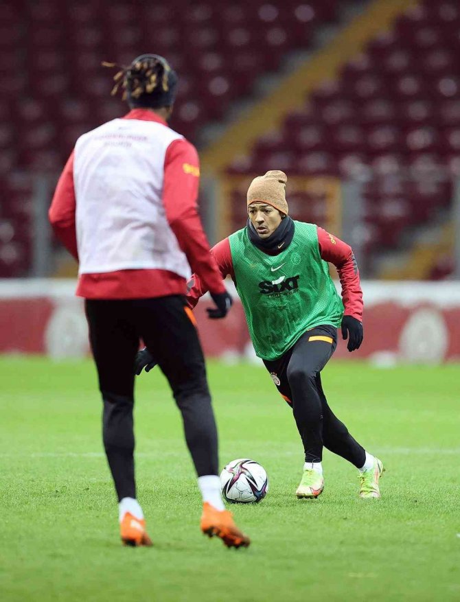 Galatasaray, Çift Antrenmanla Günü Tamamladı