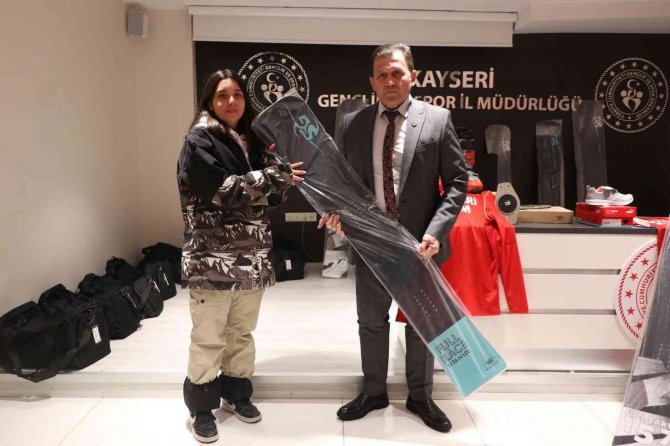 Kayakçılara Malzeme Desteği