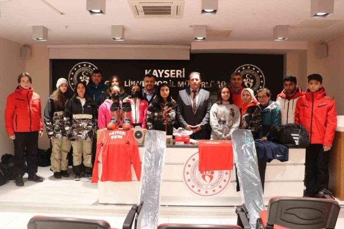 Kayakçılara Malzeme Desteği