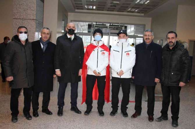 Olimpiyatlarda Mücadele Edecek Furkan Akar Alkışlarla Çin’e Uğurlandı