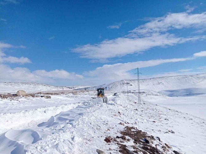 Iğdır’da Kardan Kapanan Köy Ve Mezra Yolları Açıldı