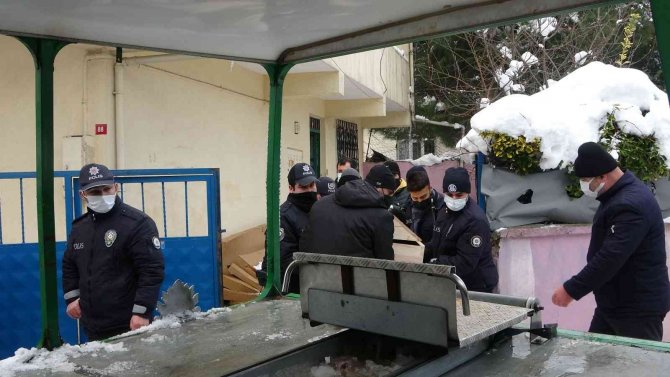 Sultanbeyli’de Annesini Öldüren Şizofren Şahsın Akrabaları Konuştu