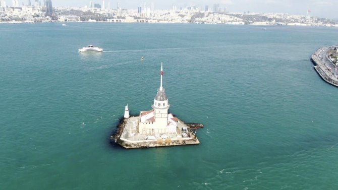 İ̇stanbul Boğazı Turkuaza Büründü, Masalsı Renk Değişimi Havadan Görüntülendi