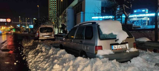 Kar Yağışı Nedeniyle Tem’de Kalan Araçlar Alınmayı Bekliyor