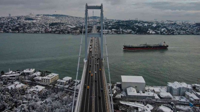 Beyaza Bürünen İ̇stanbul Boğazı Havadan Görüntülendi