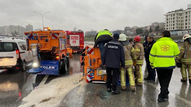 Kadıköy’de Devrilen, İ̇bb’ye Bağlı Kar Küreme Aracının Sürücüsü Alkollü Çıktı