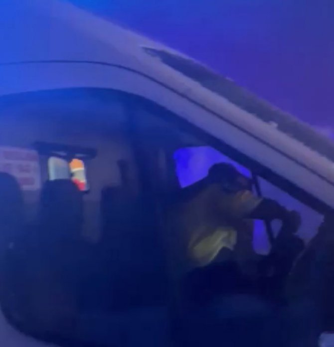 Ambulans Çığ Altında Kalmaktan Son Anda Kurtuldu