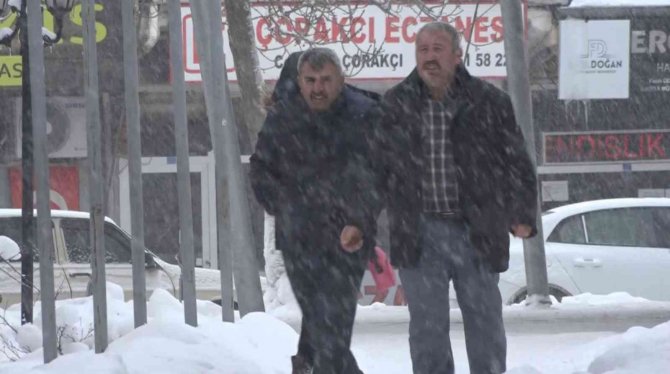 Aksaray’ın Ortaköy İlçesi Son 20 Yılın En Fazla Kar Yağışını Aldı