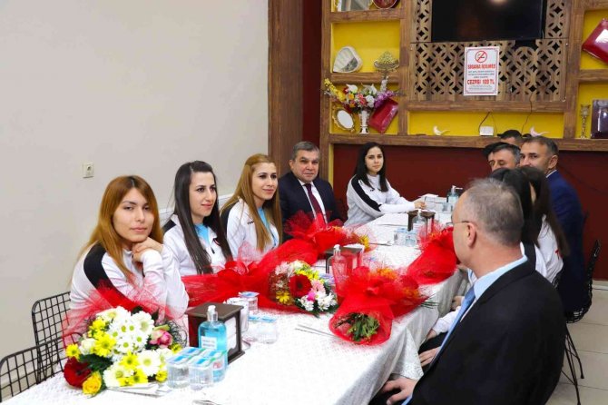 Vali Işık, Golbol Kadın Milli Takımının Kampını Ziyaret Etti