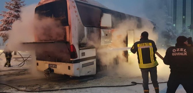 İ̇şçileri Taşıyan Servis Otobüsünde Yangın