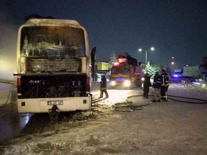 İ̇şçileri Taşıyan Servis Otobüsünde Yangın