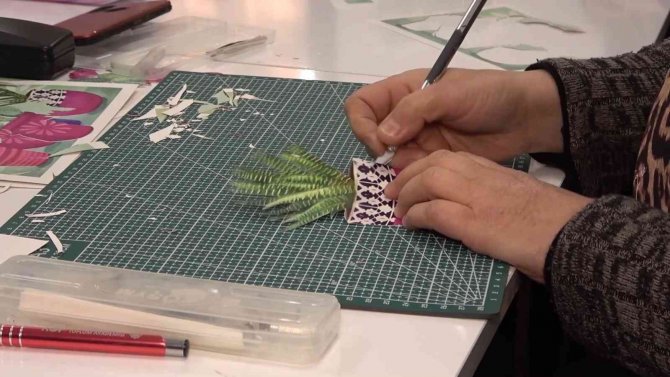 Ev Kadınları Hem Öğreniyor Hem De Ev Ekonomisine Katkı Sağlıyor