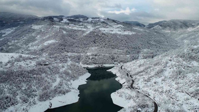 Samanlı Dağları Ve Yuvacık Barajı’nın Kar Manzarası Mest Etti