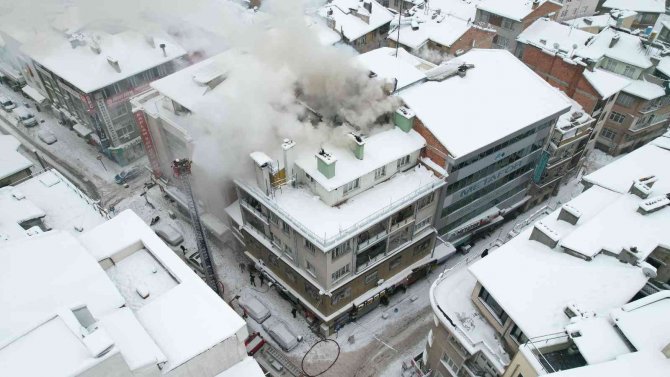 Konya’da Apartmanın Çatı Katında Yangın