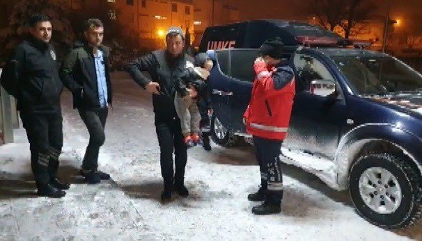Hastalanan Bebek İçin Umke’nin 6 Saatlik Kar Mücadelesi