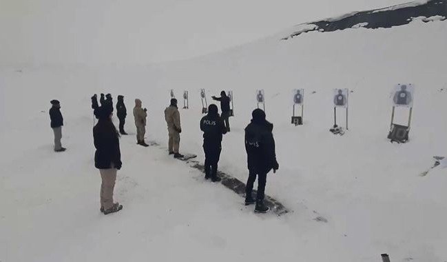 Koruma Polisler, Zorlu Hava Koşullarına Rağmen Eğitimlerine Devam Ediyor