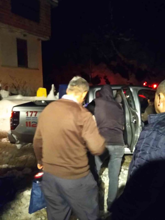 Köyde Mahsur Kalan Hastaya 5 Saatlik Çalışma Sonucu Ulaşıldı