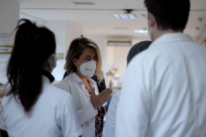 Uzmanlardan "Covid-19 Ve Gribin Birlikte Olduğu Vakalar Görülmeye Başlandı" Uyarısı