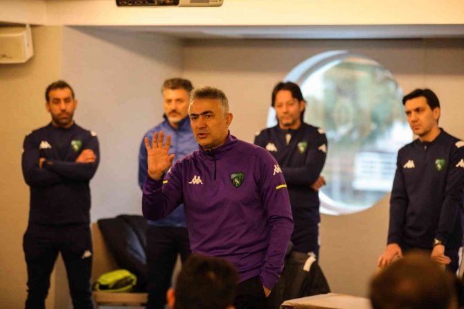 Kocaelispor’da Mehmet Altıparmak Sahaya İndi
