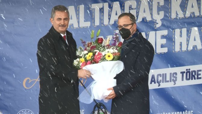 Bakan Kasapoğlu: “İ̇nci Tanesi Gibi Tesislerimizi Türkiye’nin Dört Bir Yanına Dizmeye Devam Ediyoruz”