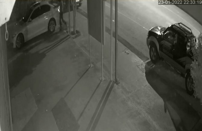 Araç Kundaklayanlar Önce Kameraya Ardından Polise Yakalandı