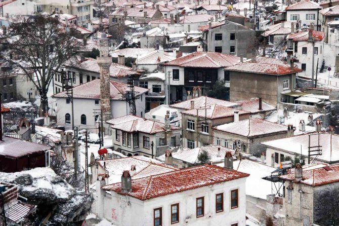 Tarihi Muğla Evleri Beyaz Örtüyle Kaplandı