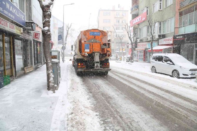 Niğde Belediye Başkanı Özdemir Ekiplerin Başında