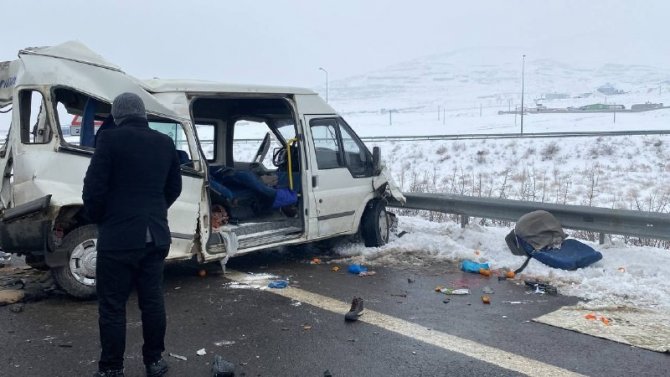 Niğde’de Feci Kaza: 2’si Çocuk 3 Ölü, 4 Yaralı