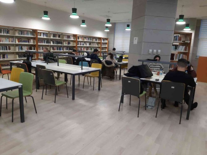 Omü Kütüphane Final Haftasında 24 Saat Açık