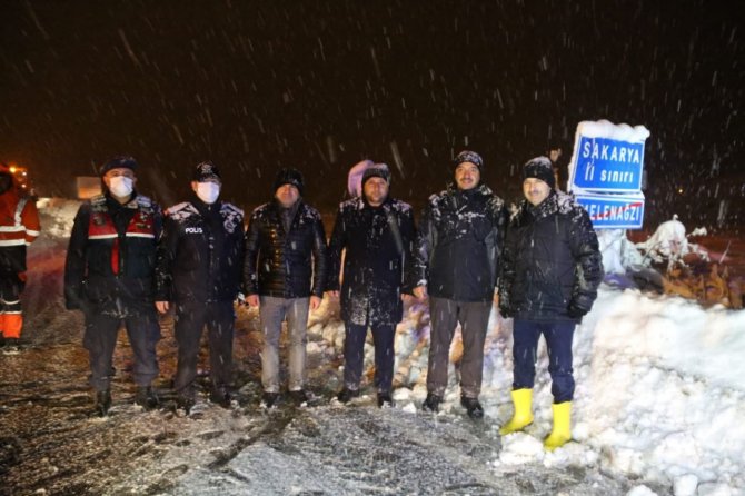 Gece Lapa Lapa Yağan Karda Ekipler Biran Olsun Uyumadı