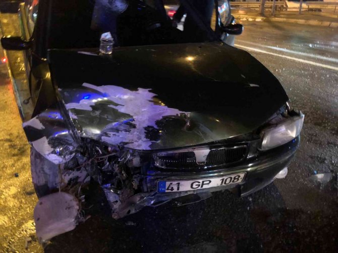 D-100’de Polis Otosu İle Otomobil Çarpıştı: 1’i Polis 5 Yaralı