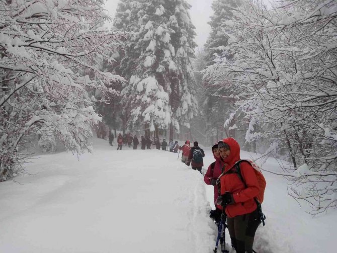 Dağcıların 12 Kilometrelik Kar Yürüyüşü