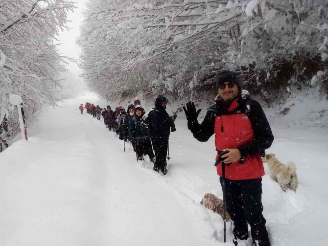 Dağcıların 12 Kilometrelik Kar Yürüyüşü