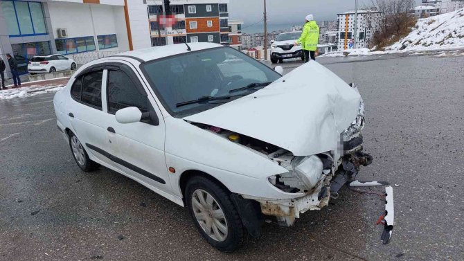 Samsun’da Trafik Kazası: 2 Yaralı