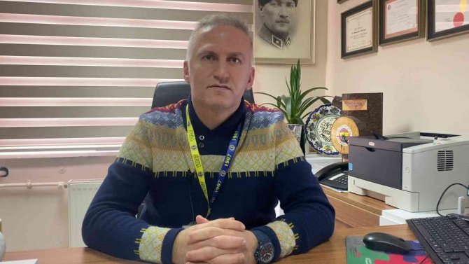 Buzlu Yolda Düşmemek İçin "Penguen Yürüyüşü" Önerisi