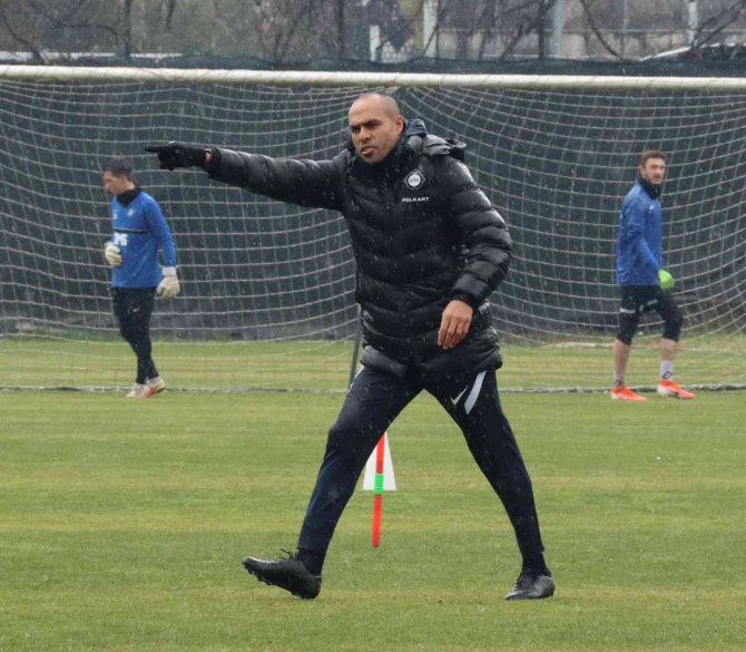 Altay, Antalya’da Kampa Giriyor