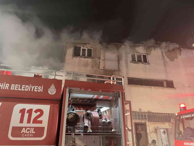 İ̇stanbul’da İplik Fabrikasında Korkutan Yangın