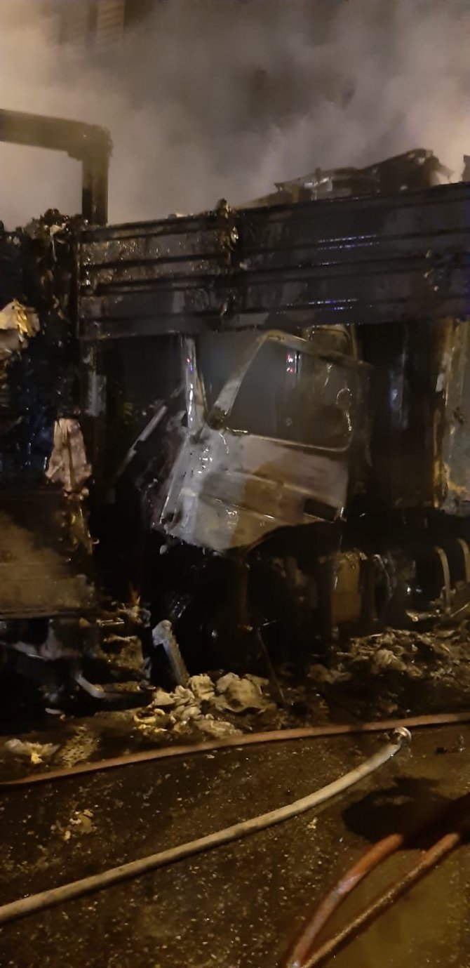 Tarsus’ta Tır Şoförü Yanarak Hayatını Kaybetti